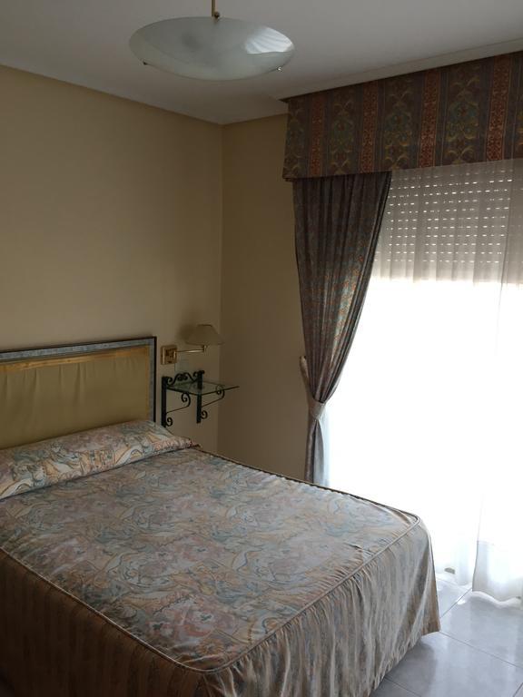 Hotel Restaurante Derby Carballino Rom bilde