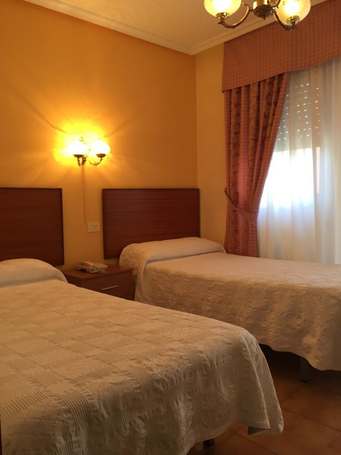 Hotel Restaurante Derby Carballino Eksteriør bilde